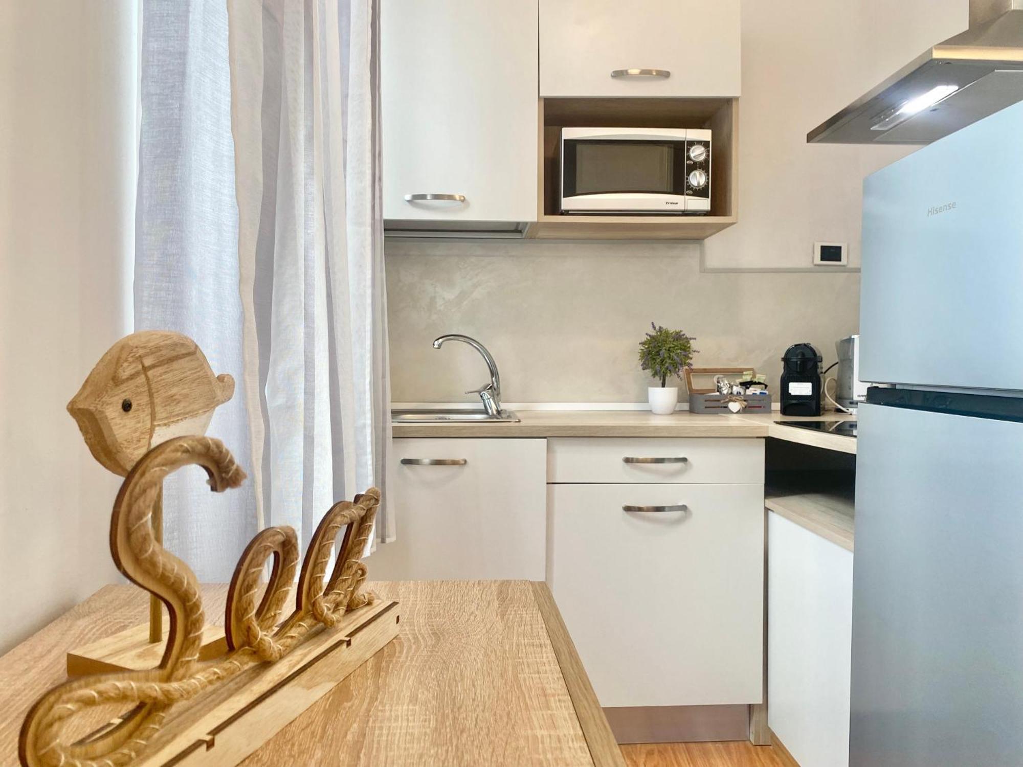 Mazzini 12 Very Central Apartment With Private Garage, Air Conditioning, Wifi, Just 50 Meters From The Beach Рапалло Экстерьер фото